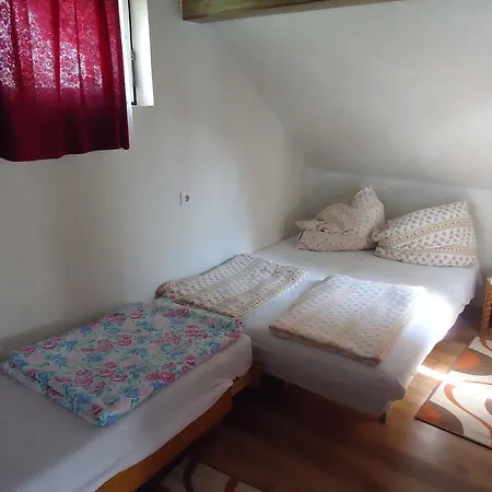 Lonci Néni Háza * Alsóörs